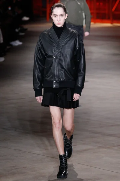 Look 10